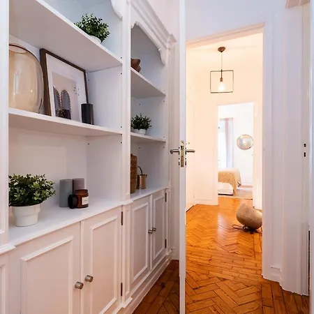 Stylish And Bright 2 Bedroom In Alameda * Lizbona