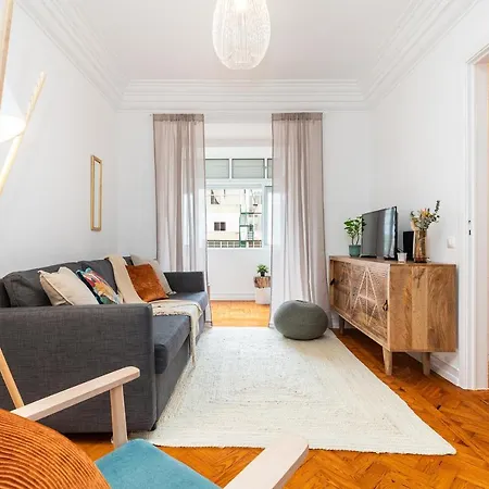 Stylish And Bright 2 Bedroom In Alameda * Lizbona